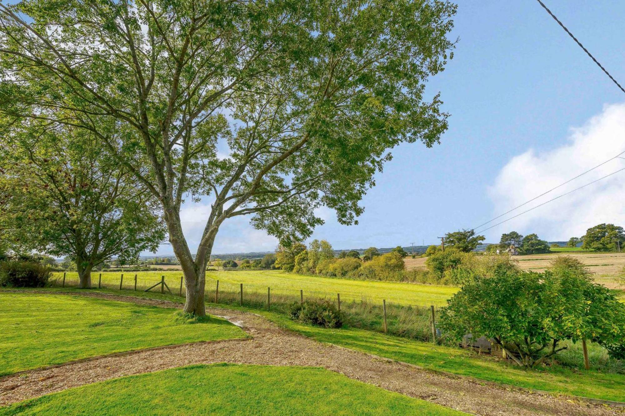 Вилла The Cider Barn, Luxury For 2 With Beautiful Views. Ледбери Экстерьер фото